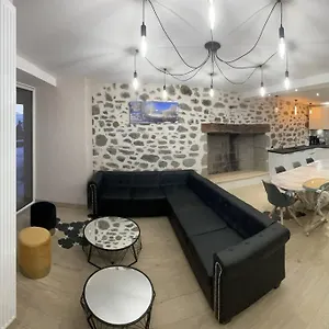  Hébergement de vacances Joli Gite Au Coeur Du Cezallier 3etoiles